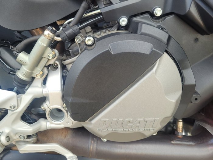 2022 DUCATI STREETFIGHTER V2 RED