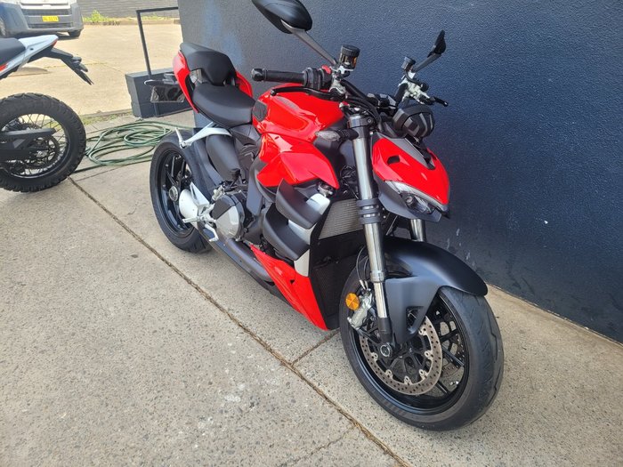 2022 DUCATI STREETFIGHTER V2 RED