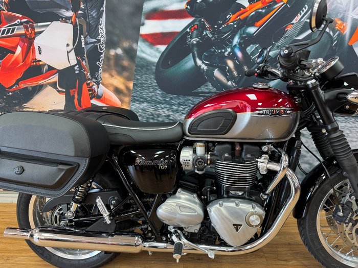 2023 Triumph BONNEVILLE T120 RED/SILVER