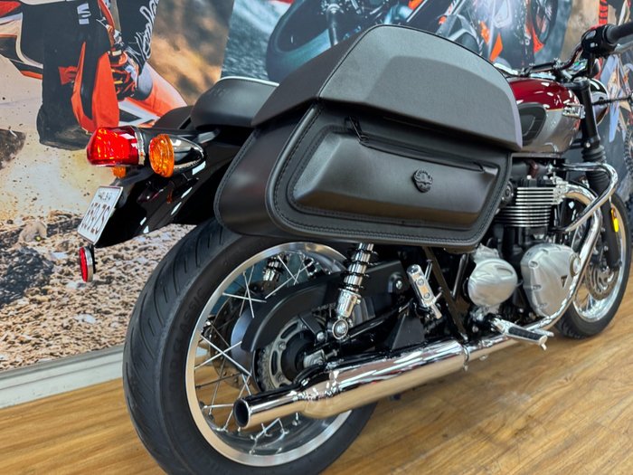 2023 Triumph BONNEVILLE T120 RED/SILVER