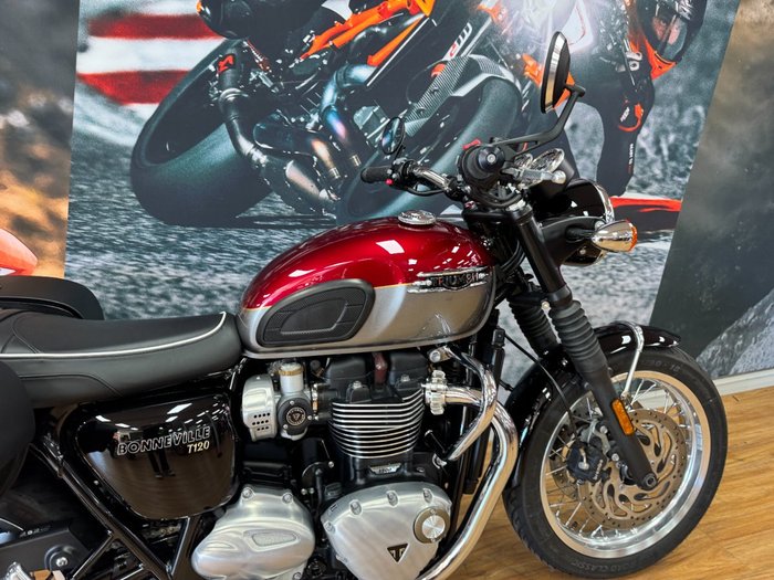2023 Triumph BONNEVILLE T120 RED/SILVER