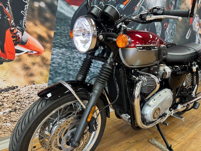 2023 Triumph BONNEVILLE T120 RED/SILVER