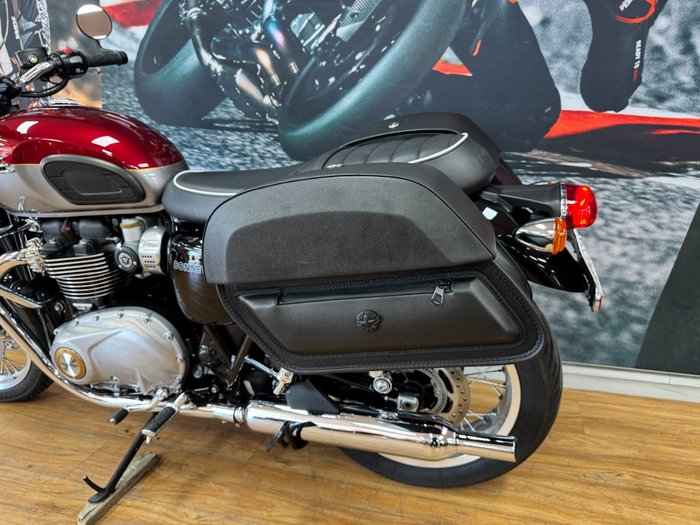 2023 Triumph BONNEVILLE T120 RED/SILVER