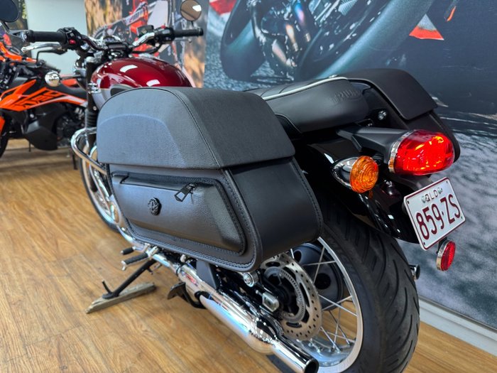 2023 Triumph BONNEVILLE T120 RED/SILVER