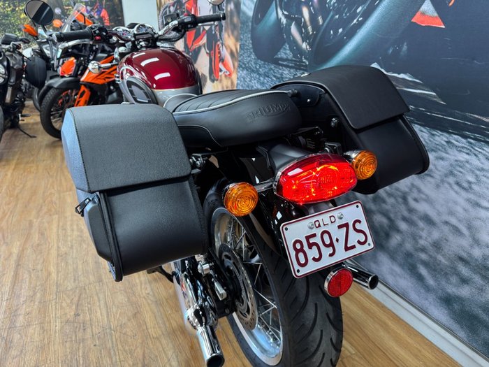 2023 Triumph BONNEVILLE T120 RED/SILVER