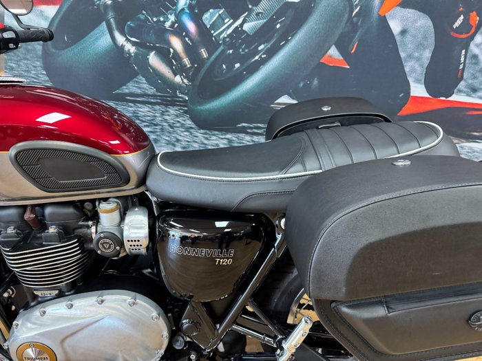 2023 Triumph BONNEVILLE T120 RED/SILVER