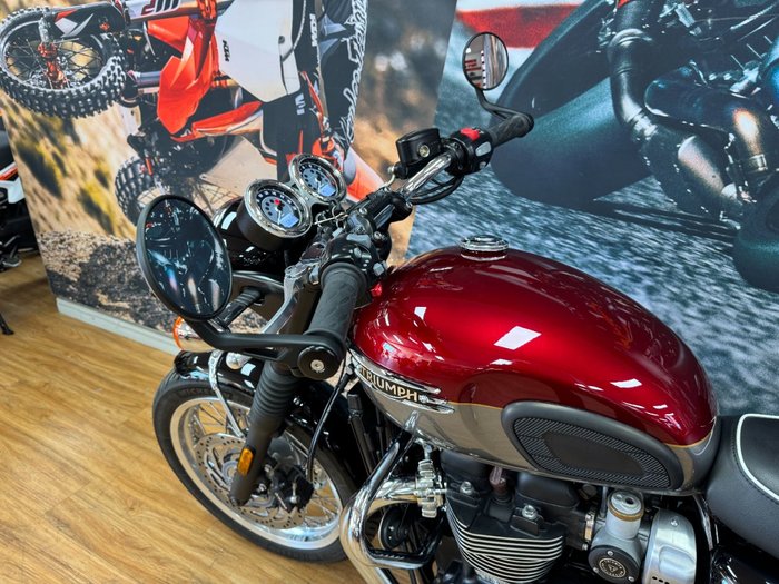 2023 Triumph BONNEVILLE T120 RED/SILVER
