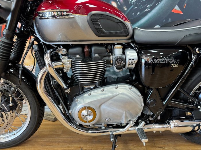 2023 Triumph BONNEVILLE T120 RED/SILVER