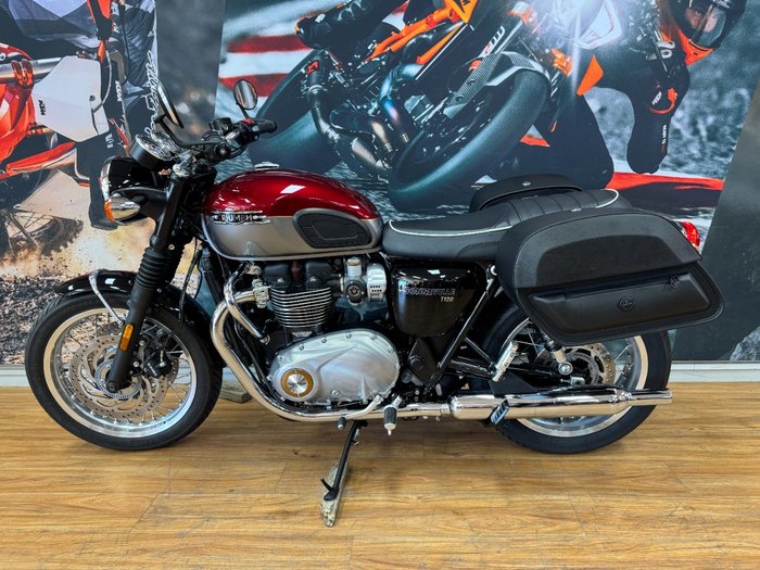 2023 Triumph BONNEVILLE T120 RED/SILVER