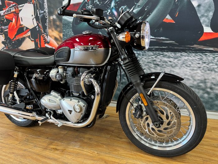 2023 Triumph BONNEVILLE T120 RED/SILVER
