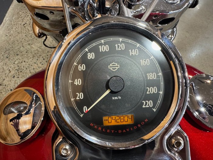 2011 Harley-davidson FLD SWITCHBACK Red
