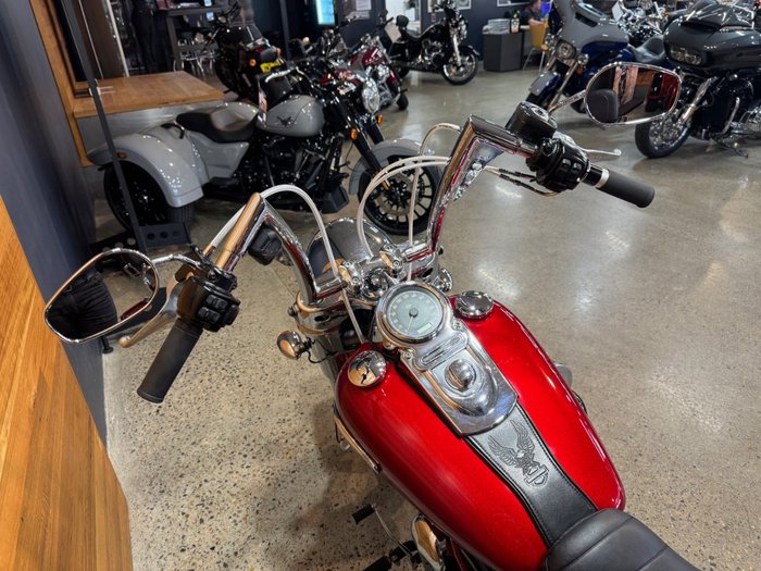 2011 Harley-davidson FLD SWITCHBACK Red