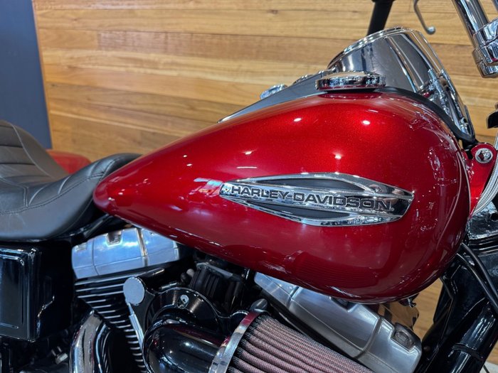 2011 Harley-davidson FLD SWITCHBACK Red