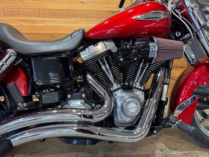 2011 Harley-davidson FLD SWITCHBACK Red