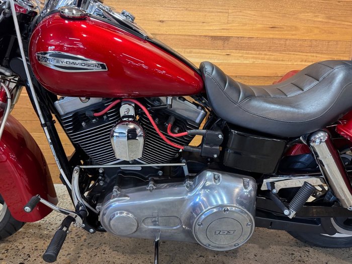 2011 Harley-davidson FLD SWITCHBACK Red