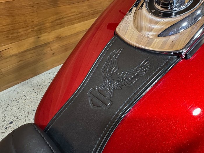 2011 Harley-davidson FLD SWITCHBACK Red