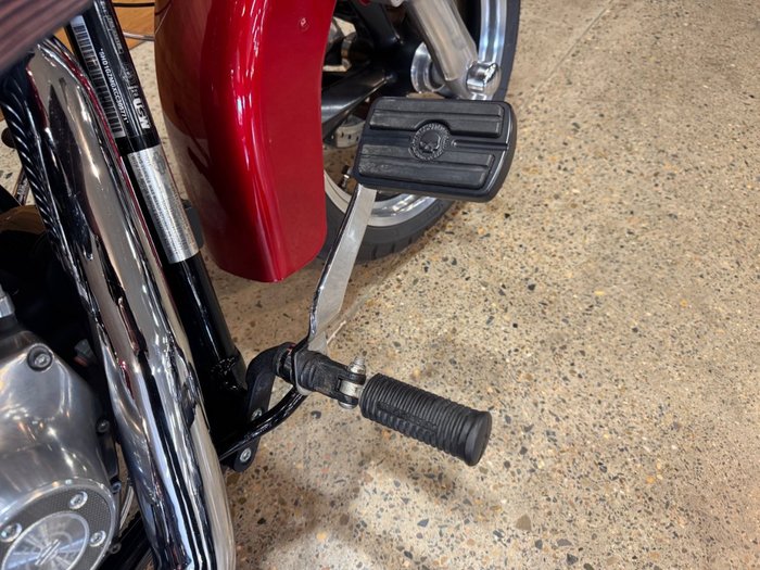 2011 Harley-davidson FLD SWITCHBACK Red