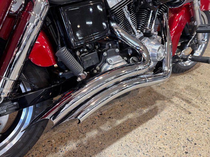 2011 Harley-davidson FLD SWITCHBACK Red