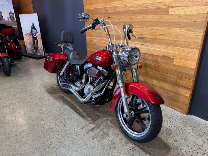 2011 Harley-davidson FLD SWITCHBACK Red