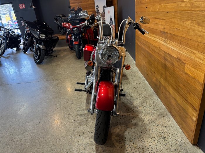 2011 Harley-davidson FLD SWITCHBACK Red