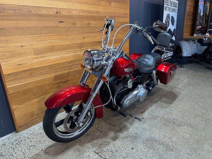 2011 Harley-davidson FLD SWITCHBACK Red