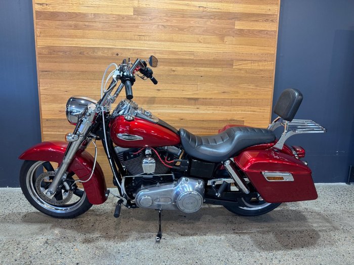 2011 Harley-davidson FLD SWITCHBACK Red