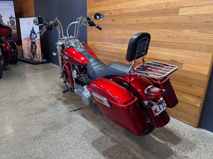 2011 Harley-davidson FLD SWITCHBACK Red
