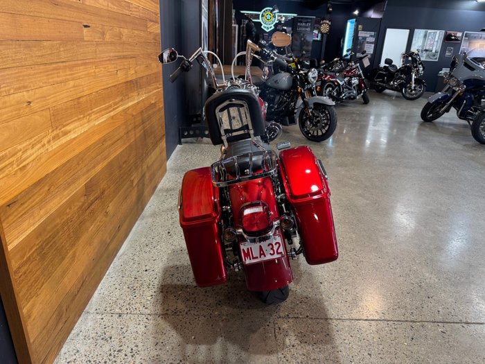 2011 Harley-davidson FLD SWITCHBACK Red