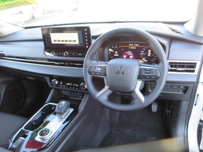 2025 Mitsubishi Outlander LS