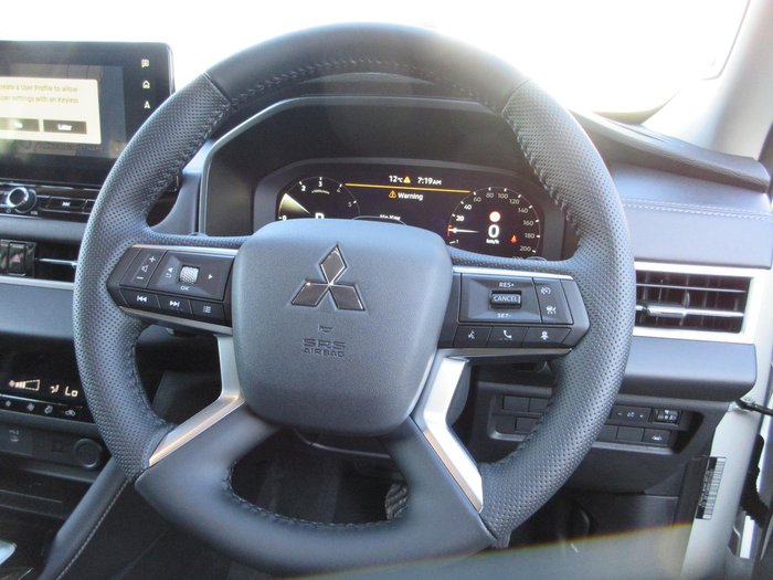 2025 Mitsubishi Outlander LS