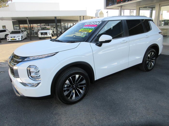 2025 Mitsubishi Outlander LS