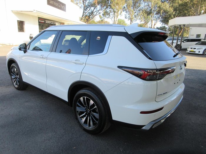 2025 Mitsubishi Outlander LS