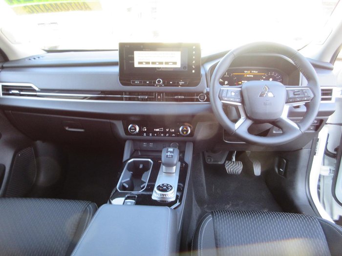 2025 Mitsubishi Outlander LS