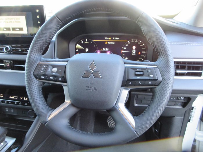 2025 Mitsubishi Outlander LS