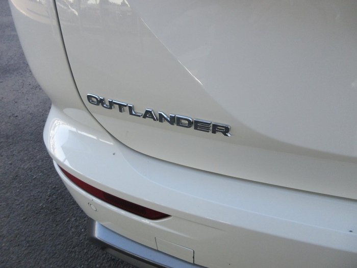 2025 Mitsubishi Outlander LS