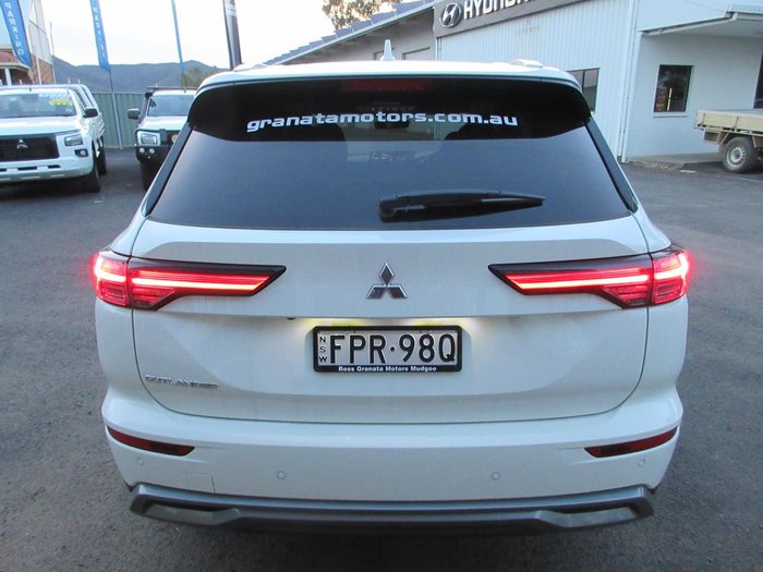 2025 Mitsubishi Outlander LS