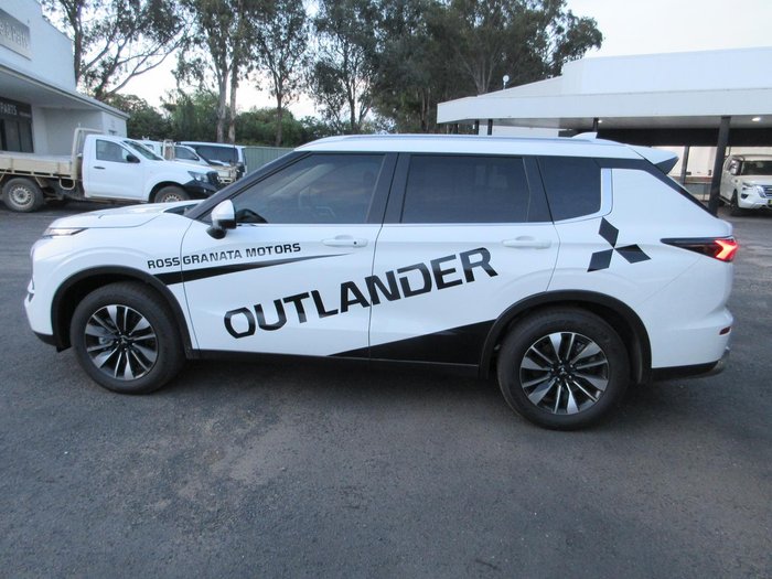 2025 Mitsubishi Outlander LS