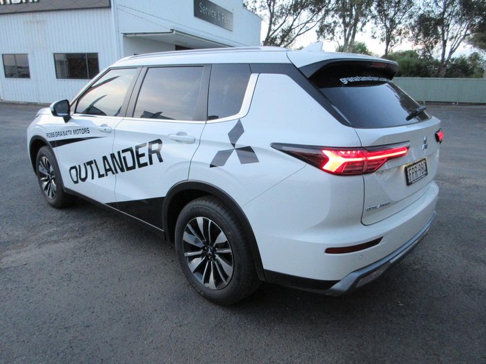 2025 Mitsubishi Outlander LS