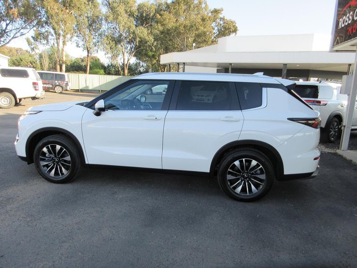 2025 Mitsubishi Outlander LS