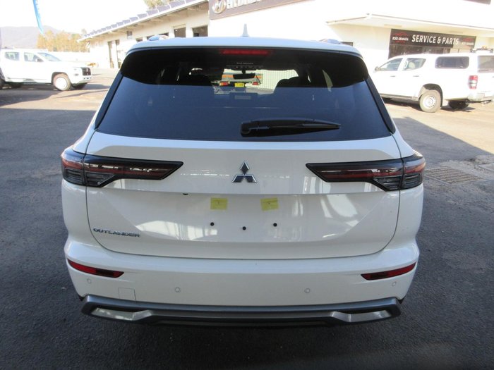 2025 Mitsubishi Outlander LS