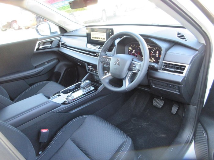 2025 Mitsubishi Outlander LS