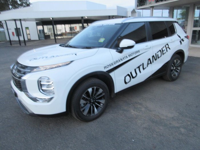 2025 Mitsubishi Outlander LS