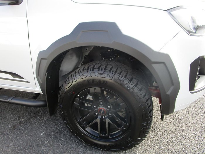 2025 Isuzu D-MAX BLADE