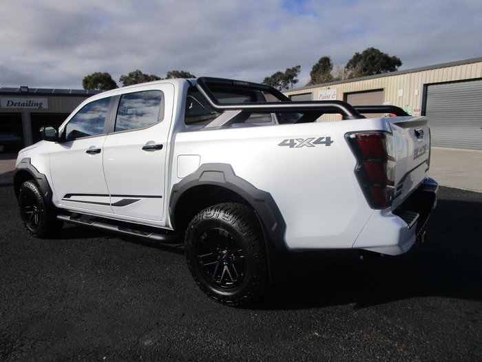 2025 Isuzu D-MAX BLADE