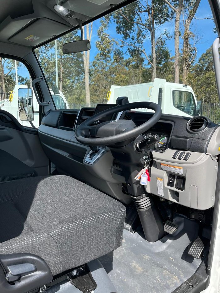 2025 Fuso 515 515 Ready built tray. White