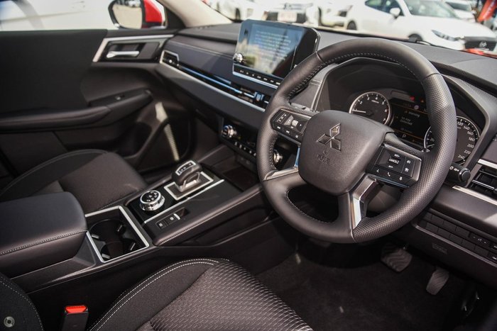 2025 Mitsubishi Outlander LS