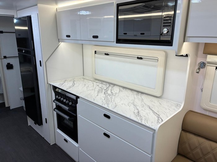 2025 JB Caravans Scorpion Sting 23'6 Rd Cafe