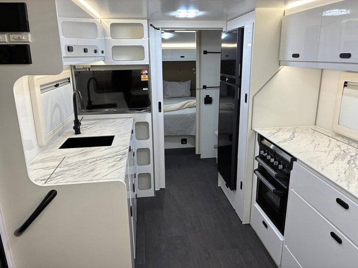 2025 JB Caravans Scorpion Sting 23'6 Rd Cafe