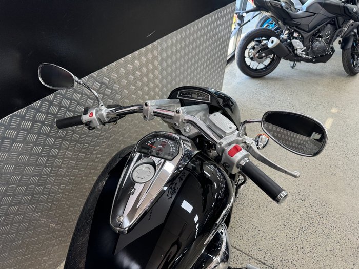 2015 Suzuki VZR 1800 BOULEVARD (M109R) BLACK