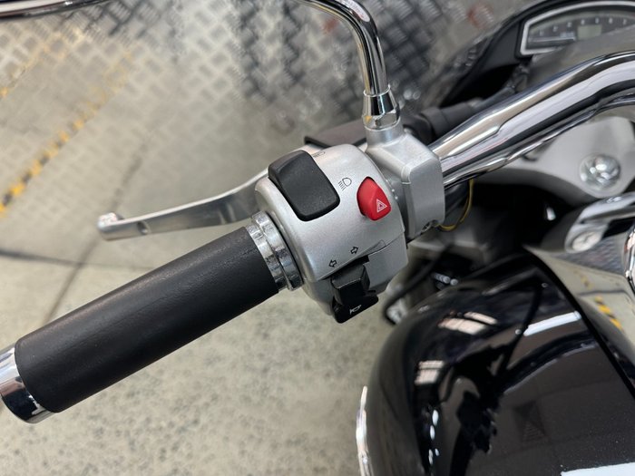 2015 Suzuki VZR 1800 BOULEVARD (M109R) BLACK